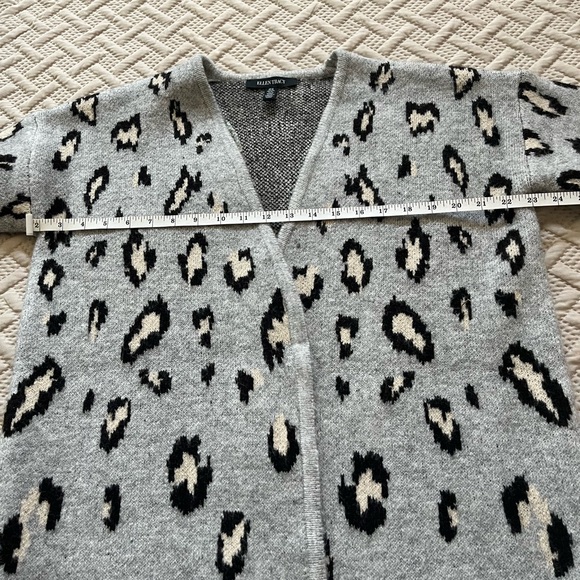 Ellen Tracy Gray Animal Print Cardigan. Size M. Good condition. - Picture 11 of 13